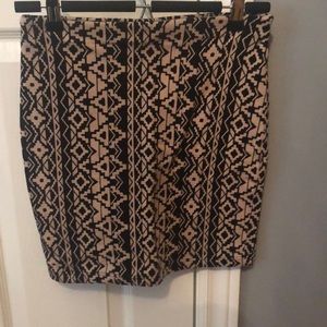 Geometric pattern skirt